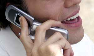 Chatting away on cellphone linked to spike in Allergies